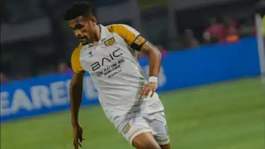 Ricky Kambuaya tampil untuk Dewa United