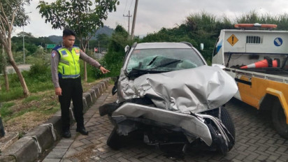 Minibus Terlibat Kecelakaan di Tol Mapan Lawang, Sopir Luka Memar