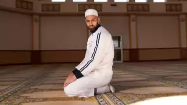 Ilustrasi salam saat shalat Dzuhur hanya dua rakaat