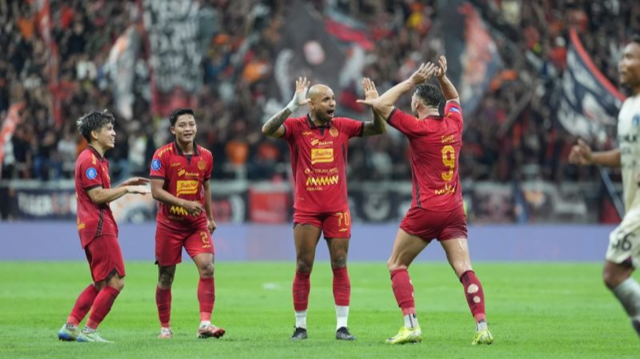 Kalahkan Persita Tangerang 2-0, Persija Jakarta Ramaikan Persaingan Papan Atas Klasemen Liga 1 2024-2025
            - galeri foto