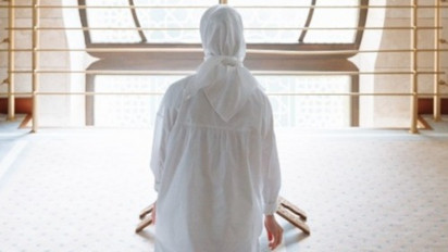 Syekh Ali Jaber Bagikan Amalan Malam yang Bahkan Bisa Dilakukan Oleh Wanita Haid