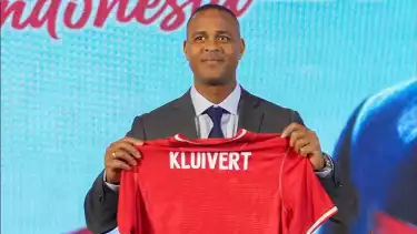 Alasan Di Balik Alex Pastoor dan Denny Landzaat sebagai Asisten Pelatih Timnas Indonesia Patrick Kluivert, Ternyata…