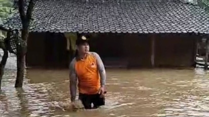 Tanggul Sungai Tuntang Jebol, Warga Grobogan Berbondong-bondong Mengungsi