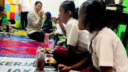 Wamendag Cek Pelaksanaan Makan Bergizi Gratis di SLB 5 Jakarta