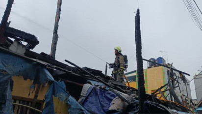 Kebakaran Melanda Permukiman Padat di Sawah Besar Jakpus, 76 Personel Damkar Dikerahkan