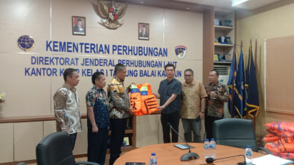 Minimalisir Risiko Kecelakaan di Laut, Nelayan di Kabupaten Karimun Peroleh Perlengkapan Keselamatan