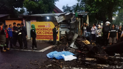 Penjual Angkringan di Kota Yogyakarta Meninggal Usai Tertimpa Pohon Tumbang di Depan Angkringannya
