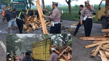 Adu Banteng Truk Kayu Lawan Dump Truk, Satu Sopir Tewas di Jalur Pantura Probolinggo