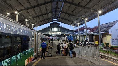 Dampak Tanggul Papanrejo Jebol, PT KAI Stasiun Bojonegoro Kembalikan Tiket KA Ambarawa Akibat Batal Berangkat