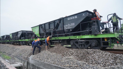 Perbaikan Rel Ambles Dampak Banjir Grobogan Masih Berlangsung, KA Belum Bisa Lewat