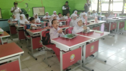 Dua Sekolah di Pontianak Rasakan MBG di Hari Pertama