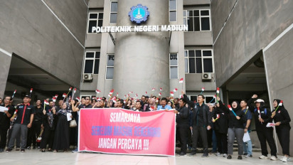 Tuntut Pencairan Tunjangan Kinerja, Puluhan Dosen Poltek Negeri Madiun Demo di Depan Kampus 