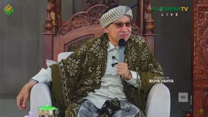 Jangan Keliru Lagi, Lebih Penting Mana Shalat Berjamaah atau Kerja? Buya Yahya Jelaskan Sebaiknya...