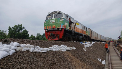 Perbaikan Rel di Grobogan Selesai Satu Jalur, Belasan Kereta Masih Batal Berangkat dan Memutar