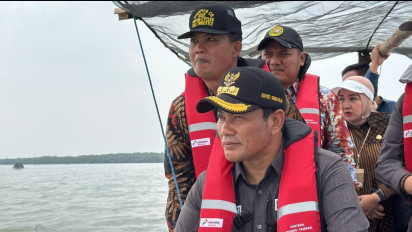 Plt. Bupati Sidoarjo Subandi Sidak HGB Laut di Desa Segoro Tambak, Kecamatan Sedati
