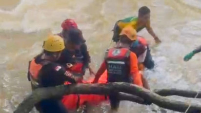 Tim SAR Gabungan Evakuasi 3 Jenazah Mahasiswa Universitas Hasanuddin di Sungai Maros
