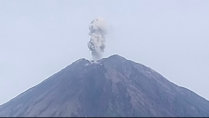 Kembali Erupsi, Gunung Semeru Semburkan Kolom Abu 800 Meter, BPBD: Tidak Ada Dampak