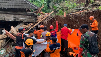Korban Longsor Wonosalam Jombang Ditemukan Terjepit Material Rumah