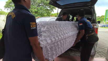 Kenali Tindik di Pusar, Keluarga Uswatun Khasanah dari Blitar Ambil Jenazah di RSUD Soeroto Ngawi 