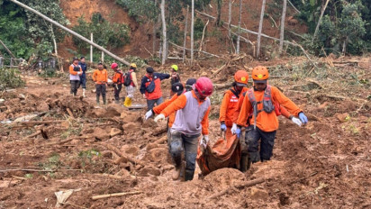 Tim SAR Temukan Lagi 3 Korban Longsor Pekalongan, 2 Korban Terhimpit Batu dan Belum Bisa Dievakuasi
