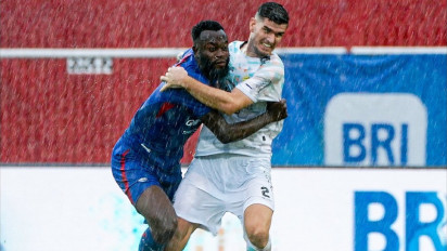 Liga 1 2024-2025: Arema Dikalahkan Persib Bandung 1-3, Ze Gomes Minta Maaf