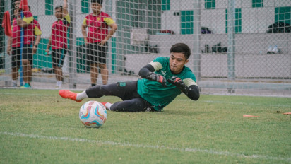 Kiper Persebaya Surabaya Targetkan Lolos ACL Elite dengan Bawa Juara Liga 1 2024-2025