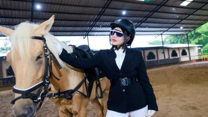 Penyanyi Novi Rizki Kini Punya Hobi Baru Berkuda, Netizen Ramai-ramai Bilang Begini