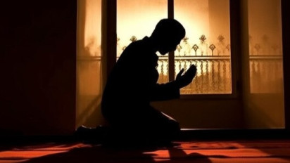 Baca Dzikir ini 100 Kali Usai Shalat Qobliyah Subuh, , Kata Habib Novel Alaydrus: Ajaran Rasulullah SAW Agar Diguyur Rezeki