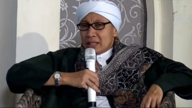 Lagi Shalat Sunnah Tiba-tiba Adzan Berkumandang Langsung Iqamat, Jawab Dulu atau Lanjut? Pesan Buya Yahya Jangan Keliru