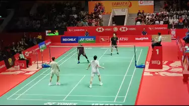 Acara penghargaan untuk pasangan ganda putra Indonesia, Hendra Setiawan/Mohammad Ahsan yang resmi pensiun dibanjiri dengan haru