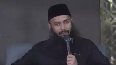 Potret Ustaz Syafiq Riza Basalamah