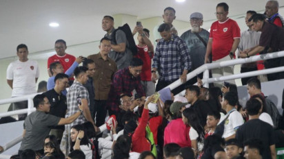 Gibran Rakabuming Raka Sapa Penonton Usai Indonesia U-20 Takluk dari Suriah di Sidoarjo