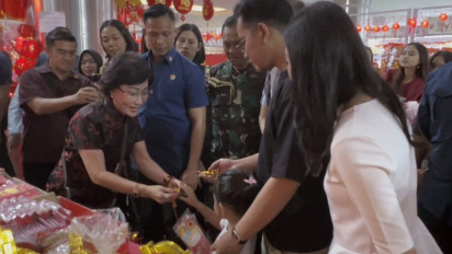 Perayaan Imlek 2576 Kongzili, Wapres Gibran Rakabuming Raka dan Keluarga Nikmati Semarak di Pasar Pecinan Atum Surabaya