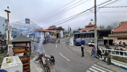 Aktivitas Wisata Bromo Ditutup, Warga Hindu Tengger Jalani Ritual Megeng Patih Geni