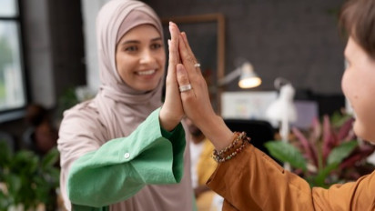 Pentingnya Bantu Saudara Semuslim, Ustaz Khalid Basalamah: Tolong-menolonglah Kamu dalam Kebaikan