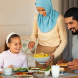 Sahur Hari Pertama Anti Lemas: dr Zaidul Akbar Sarankan Konsumsi Nutrisi Ini Agar Energi Stabil saat Puasa