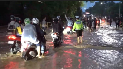 Banjir Luapan Sungai di Saradan, Madiun, Putus Jalan Nasional dan Rendam Rumah Warga
