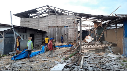 Angin Puting Beliung Hantam Pesisir Pantai Selatan Pamekasan, 10 Bangunan Gudang Penyimpanan Garam Rusak Parah
