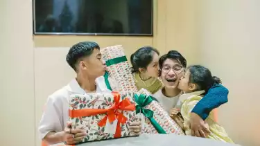 Ruben Onsu bersama ketiga buah hatinya, yakni Betrand Peto, Thalia, dan Thania