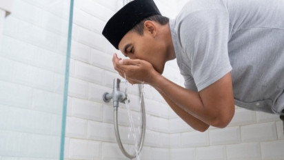 Ambil Air Wudhu Langsung Pakai Tangan Memangnya Boleh? Jangan sampai Keliru, Ternyata...