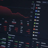 IHSG Terjun Bebas Bikin Pasar Panik, Saham-Saham Prajogo Pangestu Jadi Pemberat?