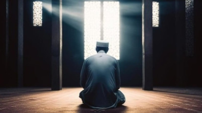 Punya Masalah? Selesaikan dengan Berdoa di Hari Jumat Pada Waktu Ashar, Ustaz Khalid Basalamah: Kata Rasul Niscaya Permintaannya Akan Dikabulkan