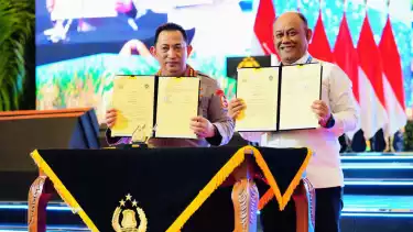 Kapolri Jenderal Polisi Listyo Sigit Prabowo dengan Kepala Badan Gizi Nasional Dadan Hindayana