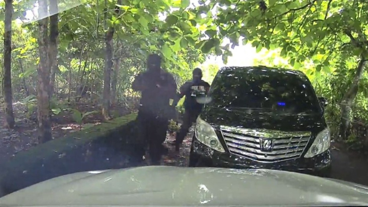 Heboh WN Ukraina Dirampok Geng Rusia di Bali, Pelaku Berompi Polisi dan Berpistol, Polisi: Bukan Polri
            - galeri foto