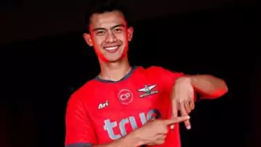 Pratama Arhan Sudah Seperti  Bintang  Sejak Dapat Menit Bermain di Thailand Tak Disangka Fans Bangkok United Sambut Hangat Bahkan Sampai Dibuatkan...