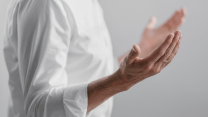 Ustaz Adi Hidayat Sebut Cara Baca Doa Iftitah yang Benar saat Shalat, Apakah Inni Wajjahtu? Ternyata Rasulullah SAW pakai ...