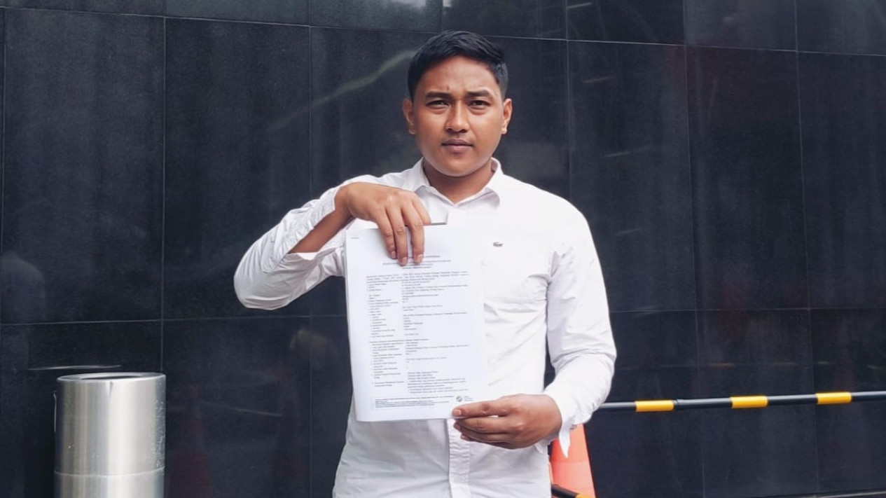 Serahkan Dokumen Izin Tata Ruang Pembangunan Properti di Desa Kohod Kabupateng Tangerang, Aktivis Pemerhati Korupsi Desak KPK Lakukan Investigasi
            - galeri foto