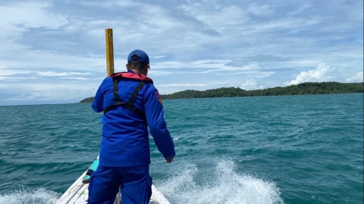 Akibat Cuaca Buruk, Pencarian Nelayan Tenggelam asal Bawean Belum Membuahkan Hasil
            - galeri foto