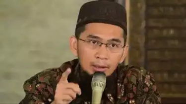 Dua Sifat Manusia Harus Dihindari, Kata Ustaz Adi Hidayat Pahala Ibadah Shalat Lainnya Bisa Berkurang karena ....