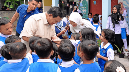 Reaksi Warga Hingga Anak-anak Saat Prabowo Cek Program Makan Bergizi Gratis Naik Maung